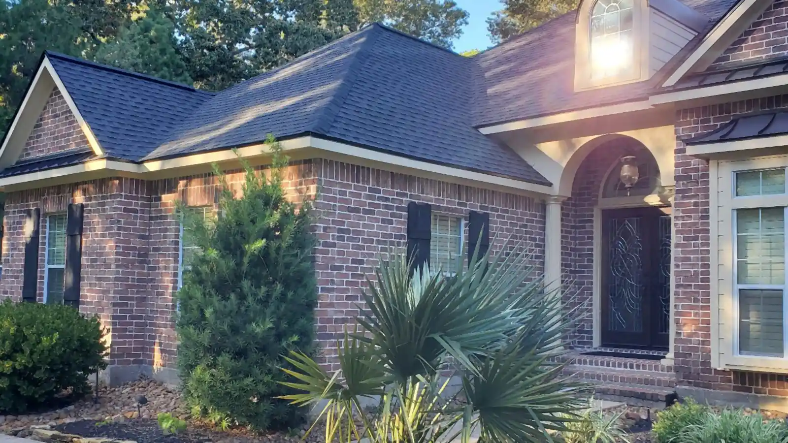 Brick home in the Greater Houston area with a new architectural shingle roof installed by Triple G Roofing & Construction