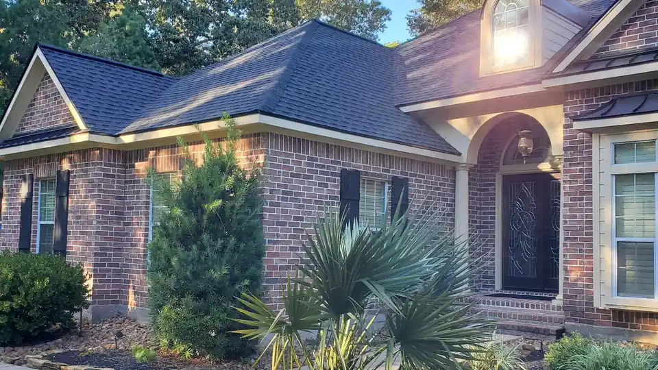 Brick home in the Greater Houston area with a new architectural shingle roof installed by Triple G Roofing & Construction